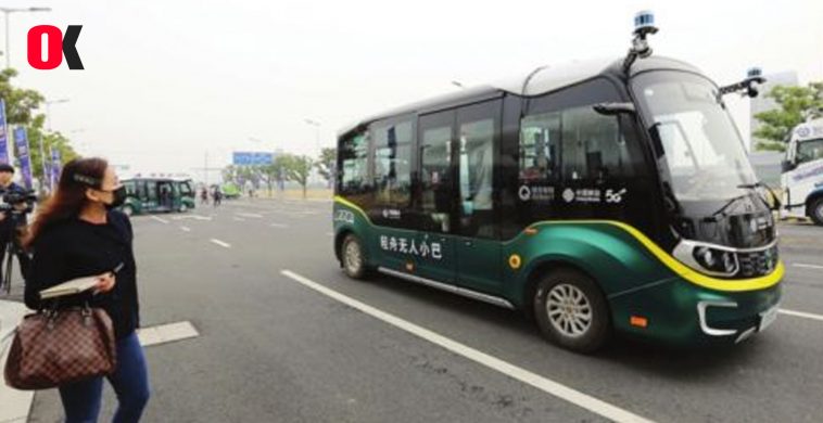 Driverless buses roll to commercial operation